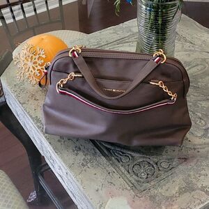 𝅺TOMMY Hilfiger brown hand Bag purse never used